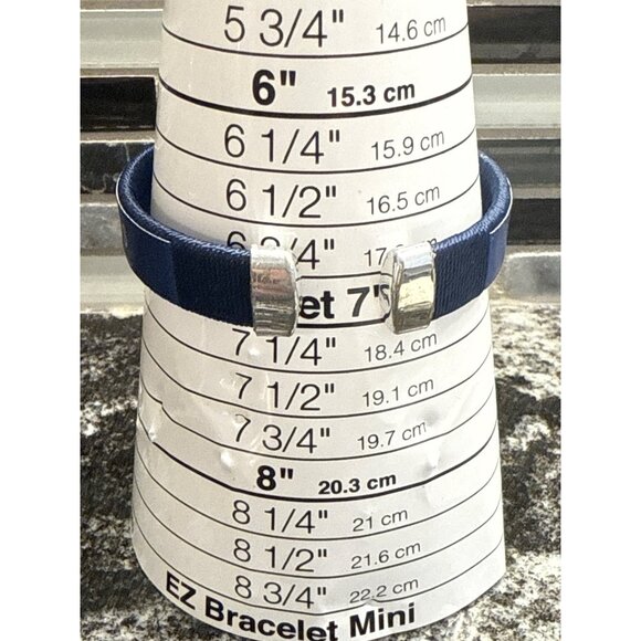 Dallas Cowboys Adjustable Embroidered Bracelet Navy & Silver With Star Logo - Picture 2 of 4